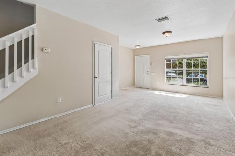 Townhouse in Wesley Chapel, Florida 2 bedrooms, 110 sq.m. № 2197427 - photo 11