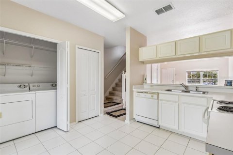 Townhouse in Wesley Chapel, Florida 2 bedrooms, 110 sq.m. № 2197427 - photo 17