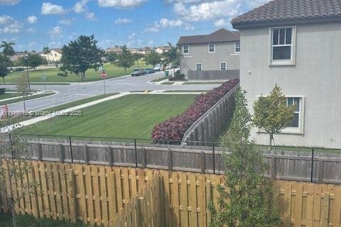 Touwnhouse à louer à Homestead, Floride: 3 chambres, 137.77 m2 № 1966652 - photo 4