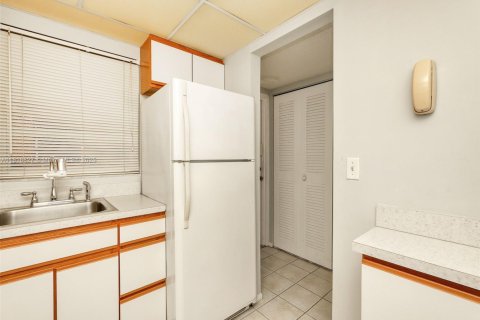 Copropriété à vendre à Sunrise, Floride: 2 chambres, 85.84 m2 № 1779954 - photo 12