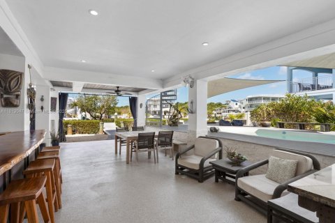 House in Key Largo, Florida 5 bedrooms, 299.52 sq.m. № 1758541 - photo 12