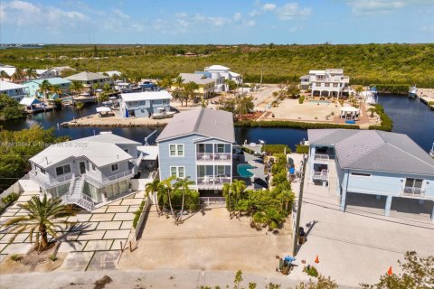 House in Key Largo, Florida 5 bedrooms, 299.52 sq.m. № 1758541 - photo 4
