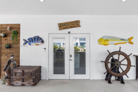 House in Key Largo, Florida 5 bedrooms, 299.52 sq.m. № 1758541 - photo 16