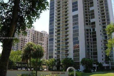 Condominio en alquiler en Aventura, Florida, 2 dormitorios, 116.78 m2 № 1786937 - foto 2
