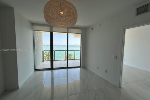 Condo in Miami, Florida, 1 bedroom  № 1944153 - photo 5