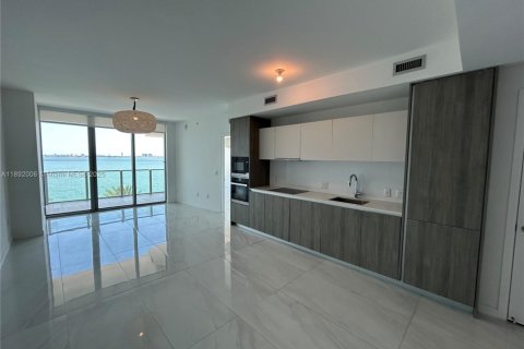 Condo in Miami, Florida, 1 bedroom  № 1944153 - photo 3