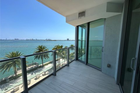 Condo in Miami, Florida, 1 bedroom  № 1944153 - photo 2