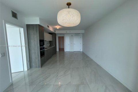 Condo in Miami, Florida, 1 bedroom  № 1944153 - photo 6