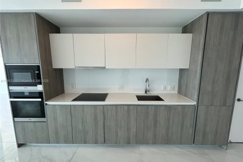Condo in Miami, Florida, 1 bedroom  № 1944153 - photo 4