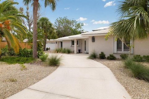 House in Sarasota, Florida 4 bedrooms, 239.5 sq.m. № 2322579