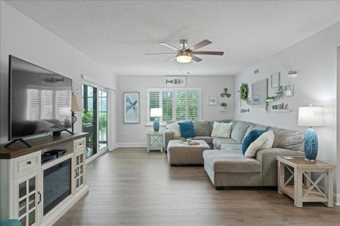Condo in Port Richey, Florida, 2 bedrooms  № 1902162 - photo 16