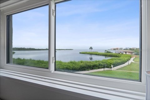 Condo in Port Richey, Florida, 2 bedrooms  № 1902162 - photo 18