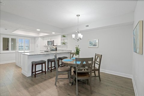 Condo in Port Richey, Florida, 2 bedrooms  № 1902162 - photo 8