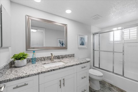 Condo in Port Richey, Florida, 2 bedrooms  № 1902162 - photo 25