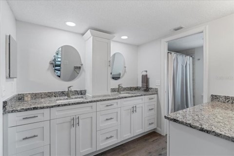 Condo in Port Richey, Florida, 2 bedrooms  № 1902162 - photo 21