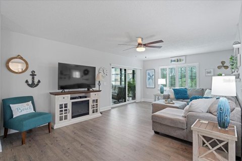 Condo in Port Richey, Florida, 2 bedrooms  № 1902162 - photo 13