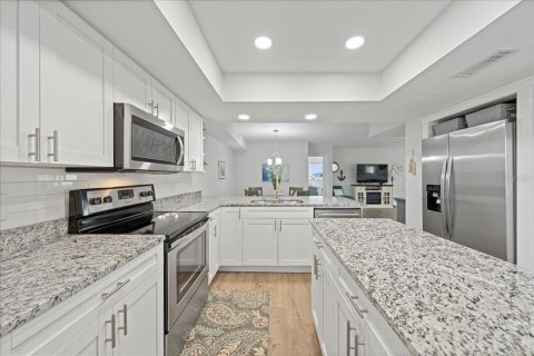 Condo in Port Richey, Florida, 2 bedrooms  № 1902162 - photo 10