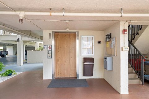 Condo in Port Richey, Florida, 2 bedrooms  № 1902162 - photo 28