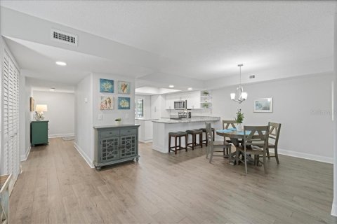 Condo in Port Richey, Florida, 2 bedrooms  № 1902162 - photo 7