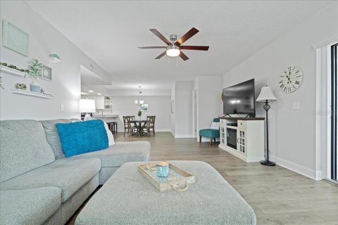 Condo in Port Richey, Florida, 2 bedrooms  № 1902162 - photo 14