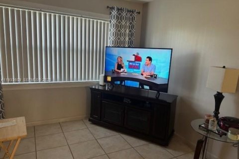 Снять в аренду кондоминиум в Лодерхилл, Флорида 1 спальня, 65.03м2, № 1992529 - фото 6