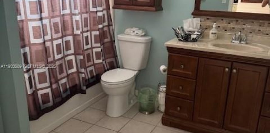 Кондоминиум с 1 спальней в Лодерхилл, Флорида № 1992529