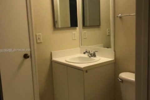 Touwnhouse à louer à Weston, Floride: 3 chambres, 135.73 m2 № 2024006 - photo 12