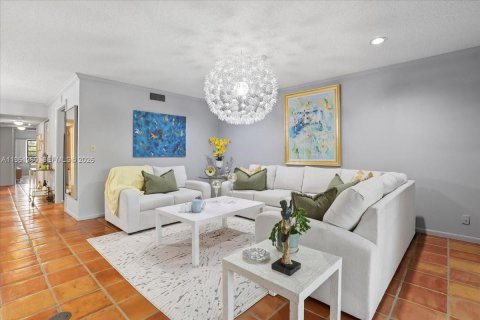 Condo in Plantation, Florida, 4 bedrooms  № 2024613 - photo 11