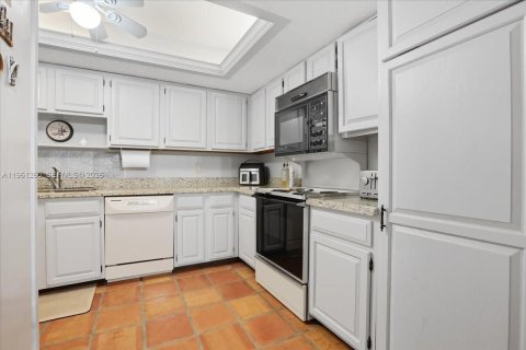 Condo in Plantation, Florida, 4 bedrooms  № 2024613 - photo 15