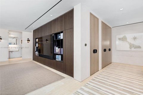 Купить кондоминиум в Серфсайд, Флорида 4 спальни, 399.94м2, № 2020948 - фото 20