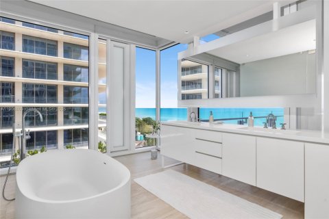 Купить кондоминиум в Серфсайд, Флорида 4 спальни, 399.94м2, № 2020948 - фото 24