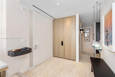 Купить кондоминиум в Серфсайд, Флорида 4 спальни, 399.94м2, № 2020948 - фото 17