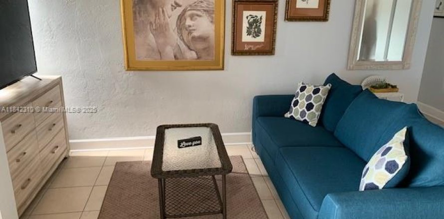 Condo in Saint Petersburg, Florida, 2 bedrooms № 1834115