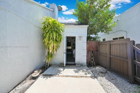 Снять в аренду виллу или дом в Майами, Флорида № 1861540 - фото 2