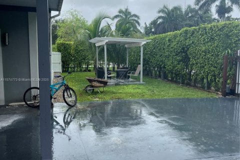 House in Homestead, Florida 3 bedrooms, 221.48 sq.m. № 1812188 - photo 11