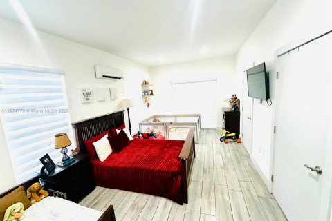 House in Homestead, Florida 3 bedrooms, 221.48 sq.m. № 1812188 - photo 26