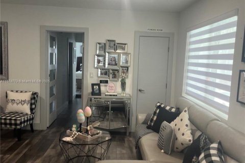 House in Homestead, Florida 3 bedrooms, 221.48 sq.m. № 1812188 - photo 9