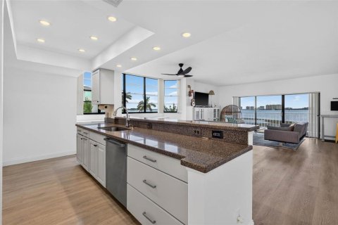 Condominio en venta en Clearwater, Florida, 2 dormitorios, 124.49 m2 № 2149762 - foto 13