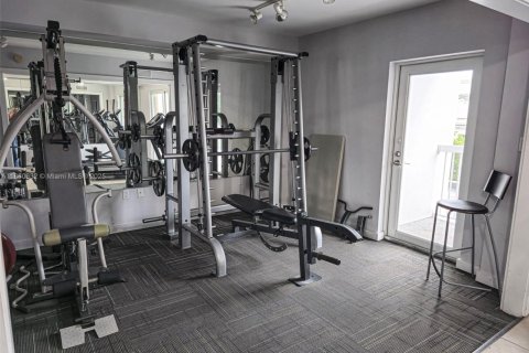 Condo in Miami, Florida, 1 bedroom  № 1889512 - photo 13