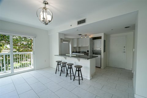 Condo in Miami, Florida, 1 bedroom  № 1889512 - photo 5