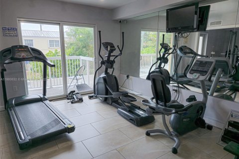 Condo in Miami, Florida, 1 bedroom  № 1889512 - photo 12