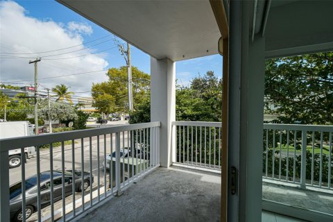 Condo in Miami, Florida, 1 bedroom  № 1889512 - photo 6