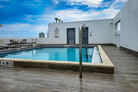 Condo in Miami, Florida, 1 bedroom  № 1889512 - photo 15