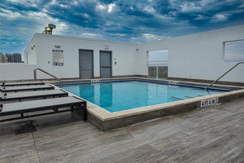 Condo in Miami, Florida, 1 bedroom  № 1889512 - photo 14
