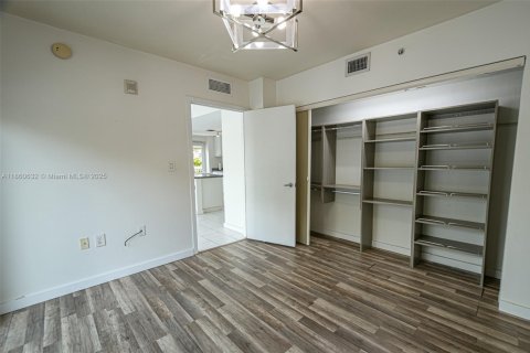 Condo in Miami, Florida, 1 bedroom  № 1889512 - photo 8