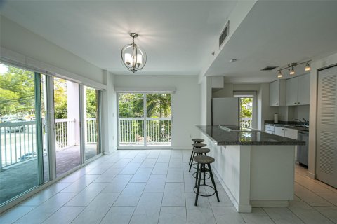 Condo in Miami, Florida, 1 bedroom  № 1889512 - photo 4