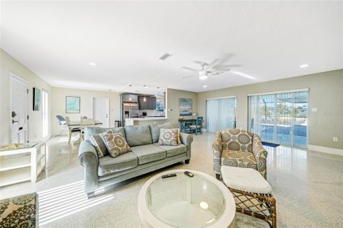 Casa en alquiler en Port Charlotte, Florida, 3 dormitorios, 150.69 m2 № 1803377 - foto 4