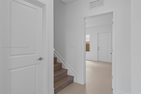 House in Miami-Dade, Florida 5 bedrooms, 276.01 sq.m. № 1854986 - photo 23