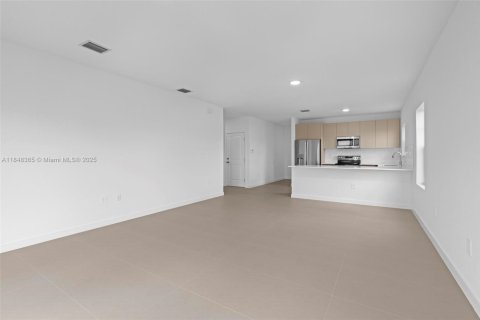House in Miami-Dade, Florida 5 bedrooms, 276.01 sq.m. № 1854986 - photo 13