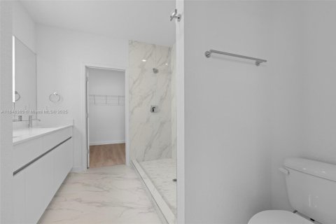 House in Miami-Dade, Florida 5 bedrooms, 276.01 sq.m. № 1854986 - photo 29